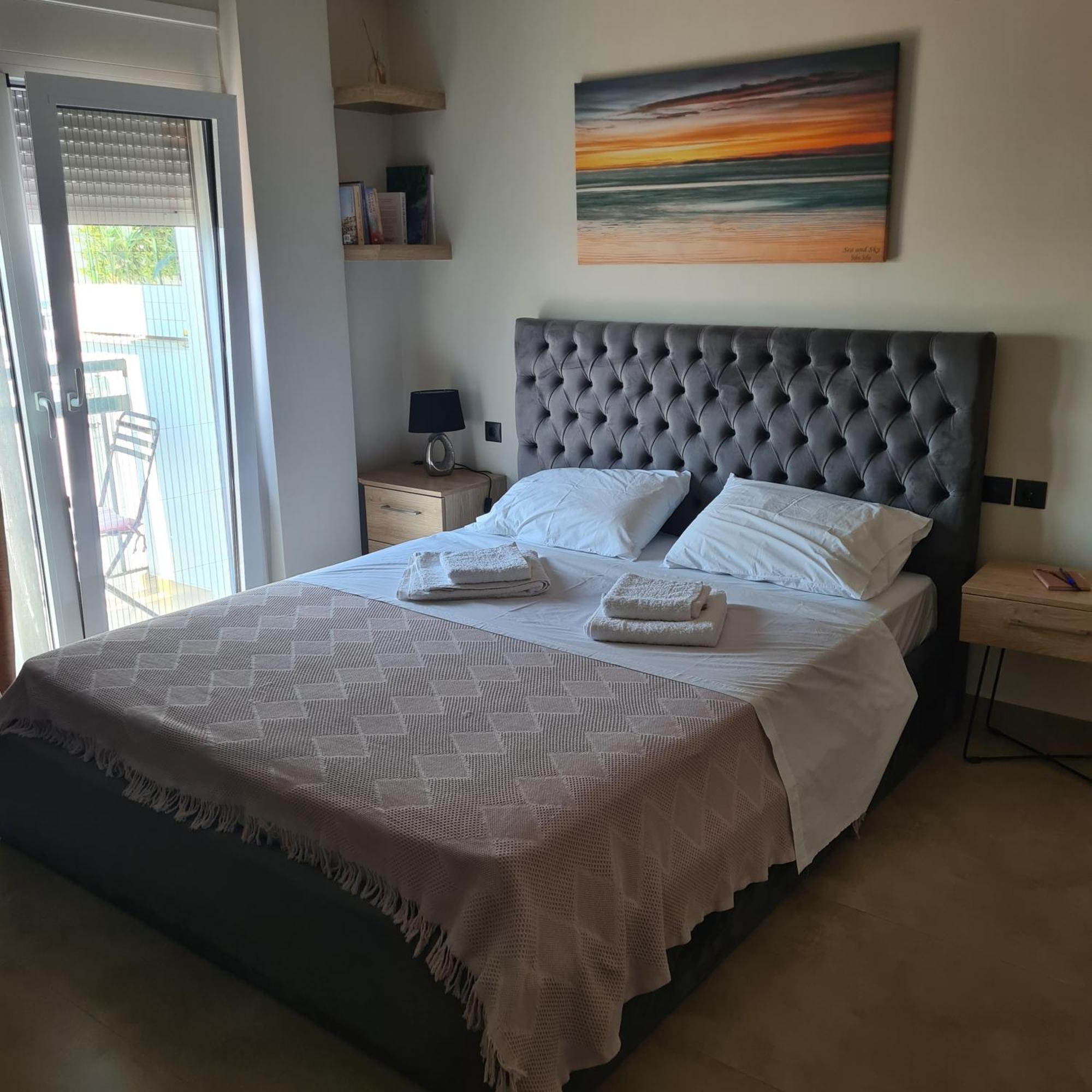 Fay'S Luxury Loft Apartment Волос Екстериор снимка
